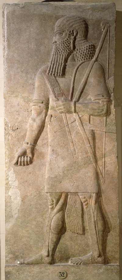 Relief eines assyrischen Kriegers, aus dem Palast von Sargon II in Khorsabad, Irak von Assyrian